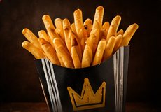 Papas fritas en caja con corona